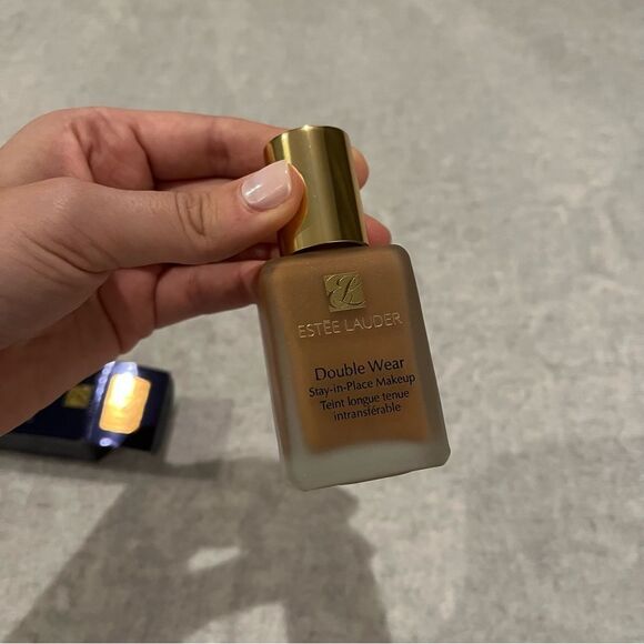 Estée Lauder Double Wear Foundation - 6N1 Mocha - Picture 5 of 7